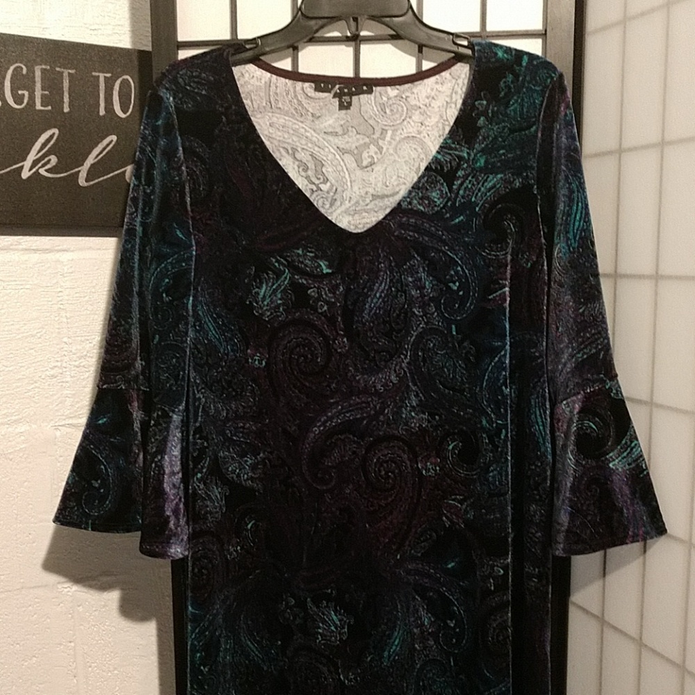 New Tiana B Velveteen Dress w/Bell Sleeves sz Large
